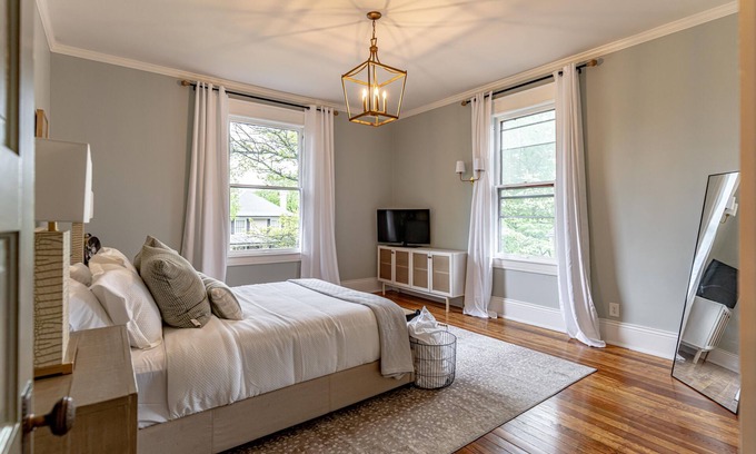 Shelbyville Apartment | Charming 1900’s house close to downtown Shelbyville