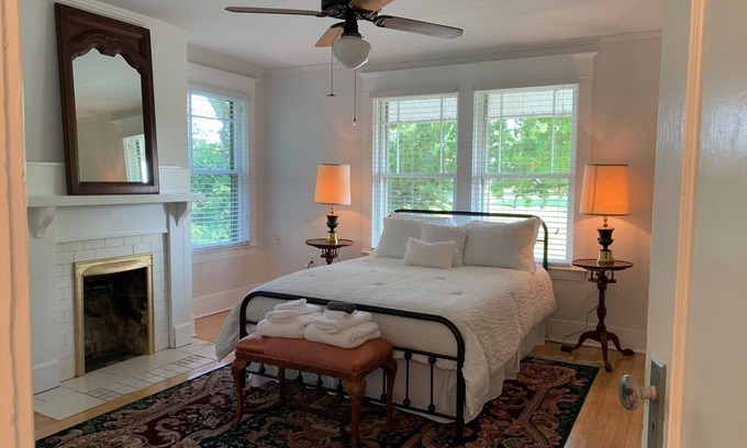 Versailles House | Charming 1930s home in the heart of horse country