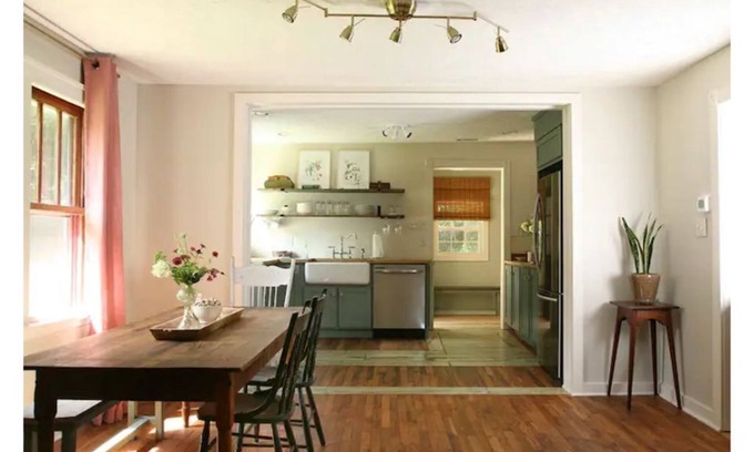 Dahlonega Cottage | Charming 1935 Cottage: "The Little House"