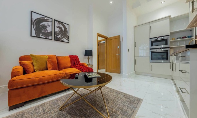 Paddington Apartment | Charming 1B Apartment next to Station