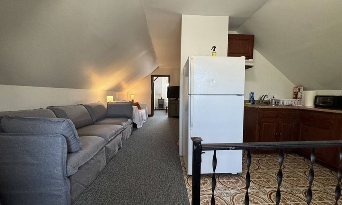 Winthrop Apartment | Charming 1bedroom Apt with WiFi, AC in fabulous Winthrop Boston Airport Beaches