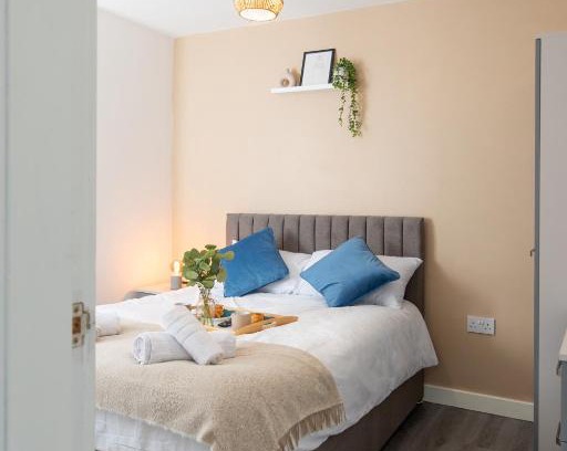 Offerton Apartment | Charming 1BR in Stockport Center