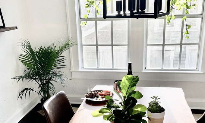 SoHo Condo | Charming 2 Bd/1 BA Top unit in the heart of, brick paved Palma Ceia.