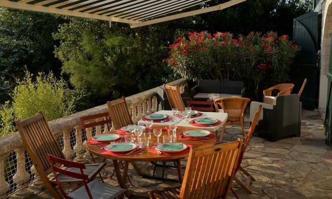 Saint-Jean-de-Luz Apartment | Charming 2 bedroom flat at garden level within an Art Nouveau villa