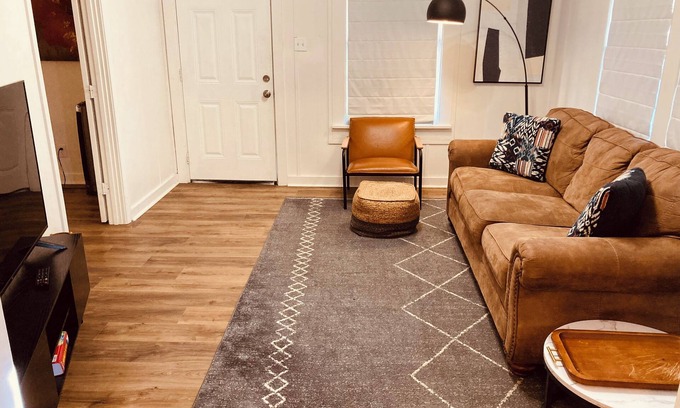 North Little Rock House | Charming 2-bedroom house with WiFi, AC in North Little Rock