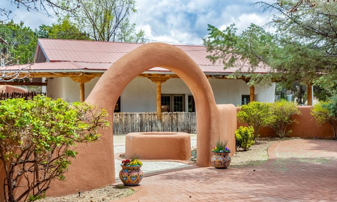 Tesuque House | Charming 2 bed/1 bath Tesuque Village Guesthouse