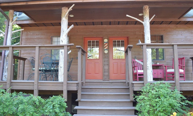 Flippin Cottage | Charming 2-bed/2 bath cottage with AC, a fishing dock, and a boat dock.