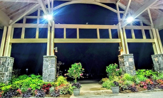 Bartlett Apartment | Charming 2 bed Condo at Attitash Grand Summit Hotel sleeps 6. Ski-in/Ski-out.