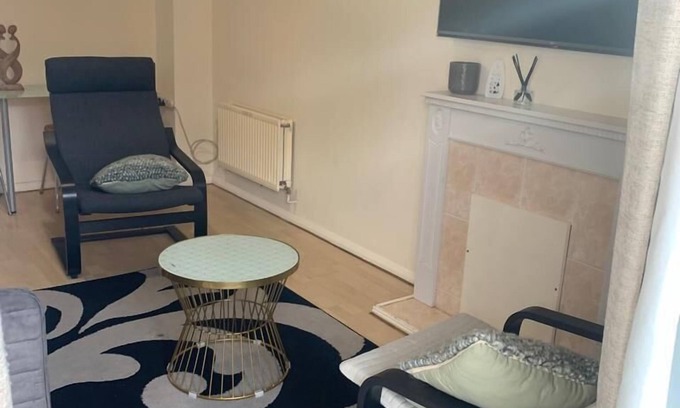 Greenwich House | Charming 2-Bed House in London
