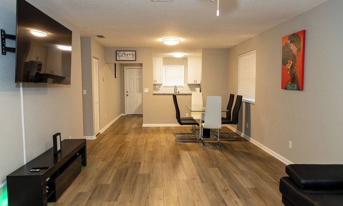 Ojus House | "Charming 2-Bedroom Home: 6 Min to Hollywood Beach"