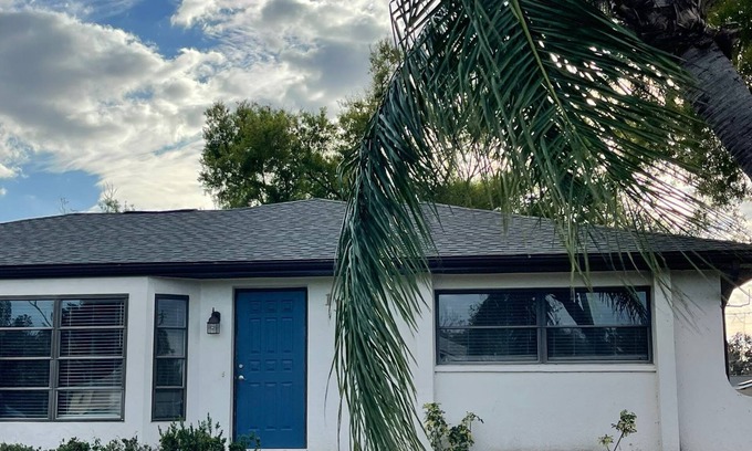 Port Charlotte House | Charming 2-bedroom house in fabulous Port Charlotte with All you need.