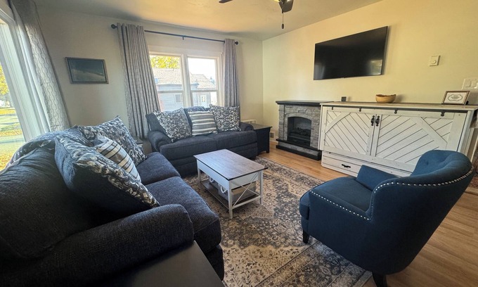Coeur d'Alene House | Charming 2-bedroom in Gorgeous downtown Coeur d'Alene. 1.3 Miles to Beach!