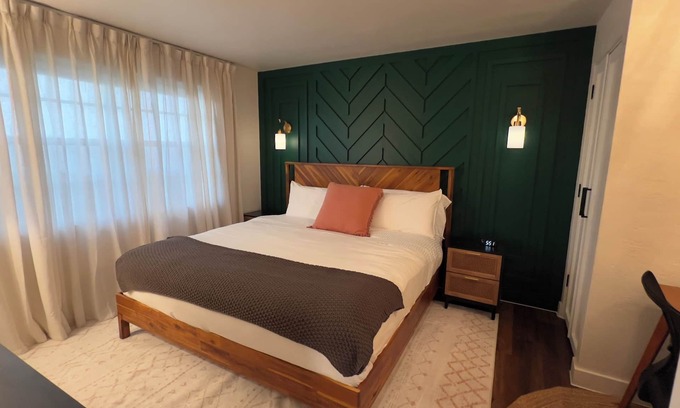 Daytona Beach House | Charming 2-bedroom house in Daytona Beach Shores with Theater Room