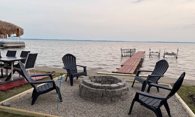 Houghton Lake Cabin | Charming 2-bedroom cabin with AC, WiFi in lovely Houghton Lake