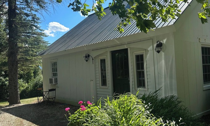 Manchester Cottage | Charming 2-bedroom cottage in fabulous Manchester Village