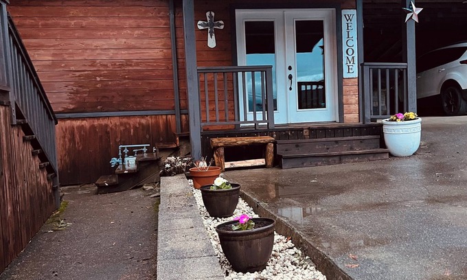 McKinleyville House | Charming 2-bedroom entire house in a peaceful private place with WiFi!