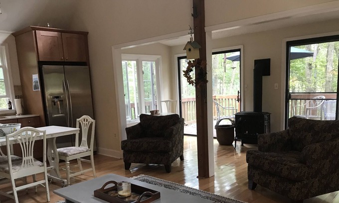 Bergton Ski Chalet | Charming 2 bedroom Chalet 10 Minutes to Bryce Resort in the Shenandoah Valley.