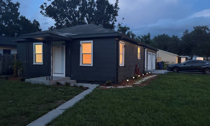 St. Petersburg - Clearwater House | Charming 2-bedroom Bungalow close to downtown St. Petersburg