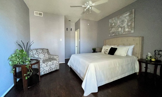 Texas Medical Center Condo | Charming 2 bedroom 2 bath condo in Houston Medical Center.
