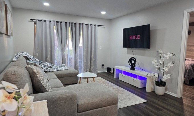 Seminole Villa | Charming 2-bedroom, 2-Bathroom villa in Seminole, 15 minutes near beaches.