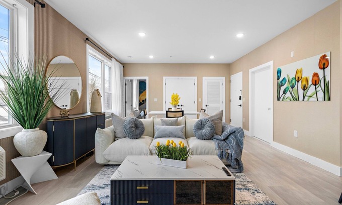 Bayonne House | Charming 2-bedroom , 2 min to train station to NYC
