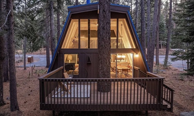 Truckee House | Charming 2-bedroom A Frame house in Tahoe Donner
