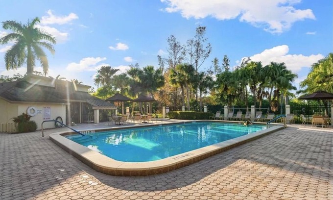 Biggar Apartment | Charming 2-bedroom apartment in fabulous Fort Myers with WiFi, AC