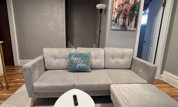 South Side Flats Apartment | Charming 2-bedroom apartment In Pittsburgh, Southside!