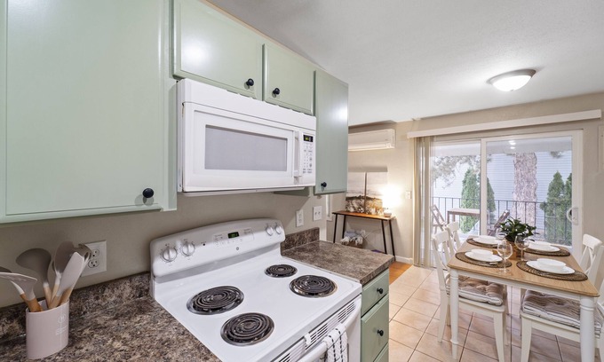 Tri-Cities Apartment | Charming 2-bedroom apartment in Central Kennewick with WiFi, AC, Fully Furnished
