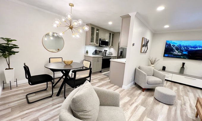 Snail Apartment | Charming 2-bedroom apartment in Sunnyvale with Pool View!