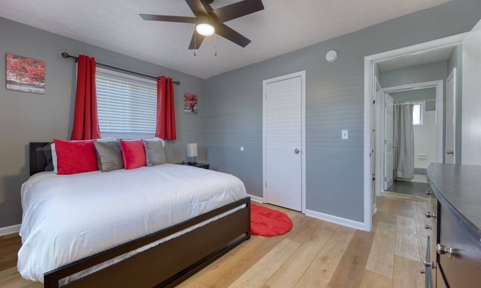 Columbus Apartment | Charming 2-bedroom apartment with AC, WiFi in brilliant Columbus