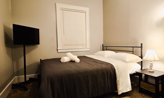 Dearborn Apartment | Charming 2-bedroom apartment in delightful Dearborn - no kitchen and no shower