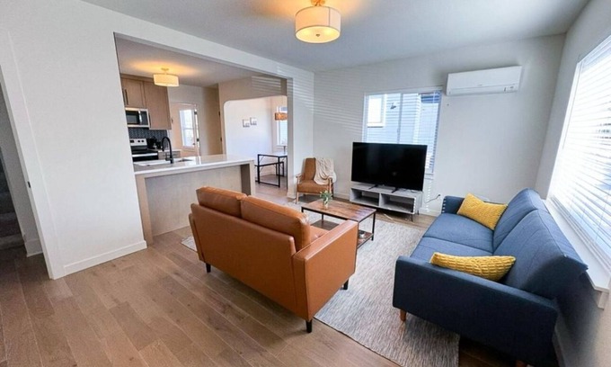 Overlook Apartment | Charming 2-bedroom apartment with WiFi, AC in fabulous Portland