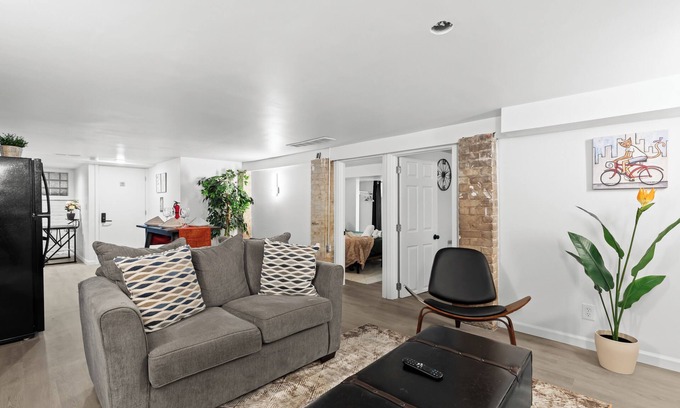 Detroit Apartment | Charming 2-bedroom apartment with WiFi, AC in fantastic Detroit