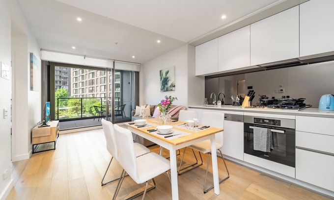 Chinatown Apartment | Charming 2-bedroom apartment in fabulous Haymarket with Pool wifi