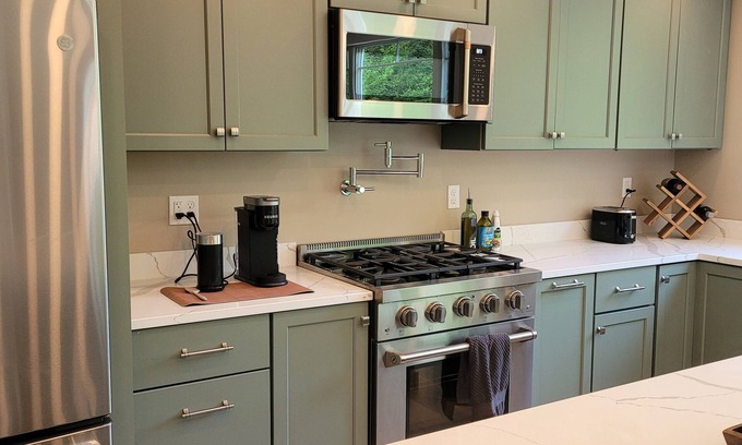 Bethel Apartment | Charming 2-bedroom apartment with WiFi, Heat & AC in a country settingnRoyalton