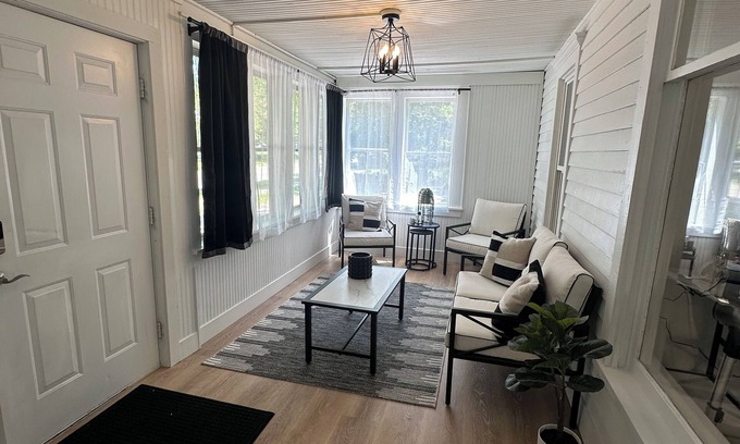 Galien Apartment | Charming 2-bedroom apartment in historical Galien with AC, WiFi fully rehabbed
