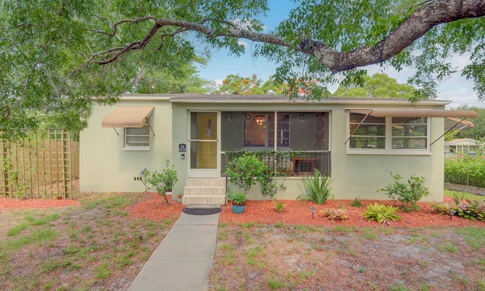 Fort Myers River District House | Charming 2-bedroom bungalow In Downtown historic Fort Myers