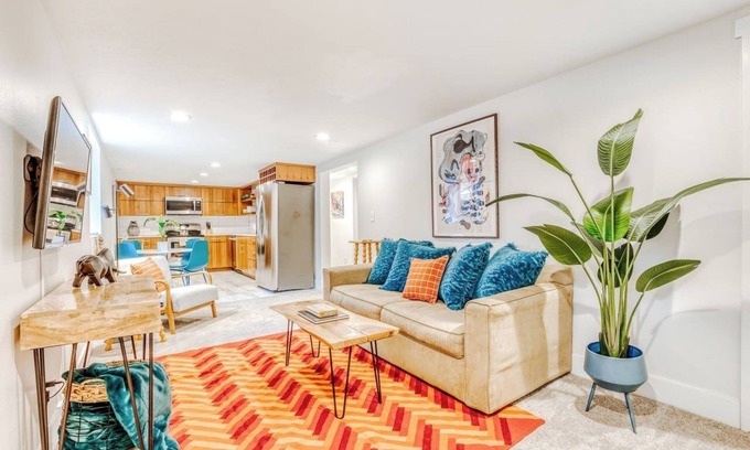 Sellwood-Moreland Apartment | Charming 2-bedroom basement suite with AC, WiFi in beautiful Sellwood, Portland