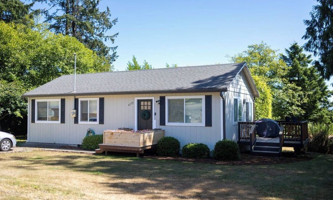 Bay City House | Charming 2-bedroom Bungalow in Bay City with Filtered Tillamook Bay Views