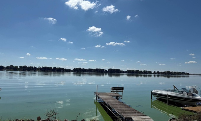 Dodge House | Charming 2-bedroom bungalow on Beaver Dam Lake