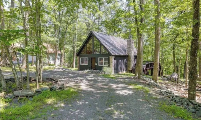 Lackawaxen Cabin | Charming 2-bedroom cabin in brilliant Masthope with pools & skiing minutes away!