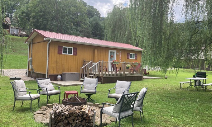Matewan Cabin | Charming 2-bedroom cabin uwith WiFi, AC in amazing McCarr