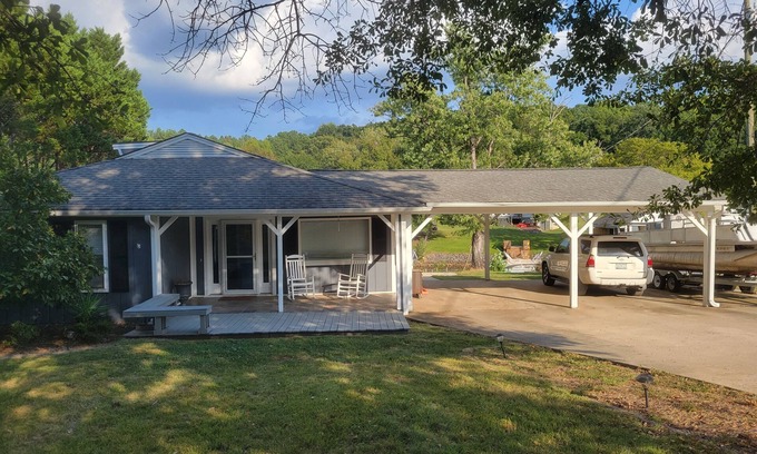 Rock Hill Cottage | Charming 2-bedroom cottage in Rock Hill on Lake Wylie