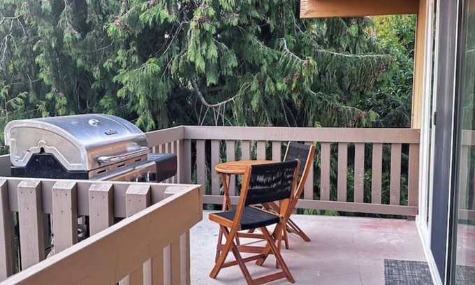 Edgewood Condo | Charming 2-bedroom condo with AC and WiFi in marvelous Edgewood