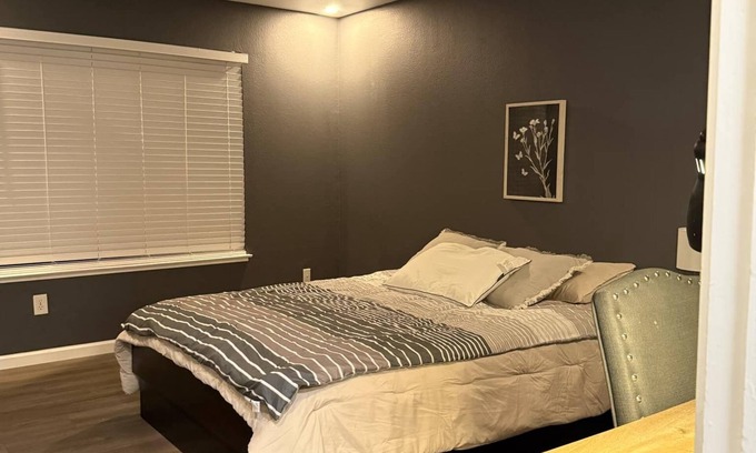 Hercules Condo | Charming 2-bedroom condo with AC and WiFi in wonderful Hercules