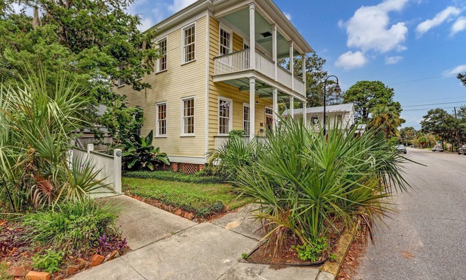 Historic District Cottage | Charming 2-bedroom cottage in Historic Beaufort. Walk to restaurants and shops
