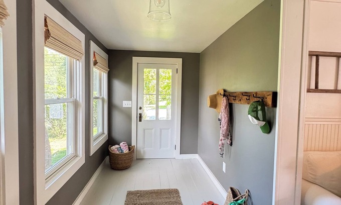 Orient House | Charming 2-bedroom cottage in Orient. Close to beaches, Village Lane, the Jitney