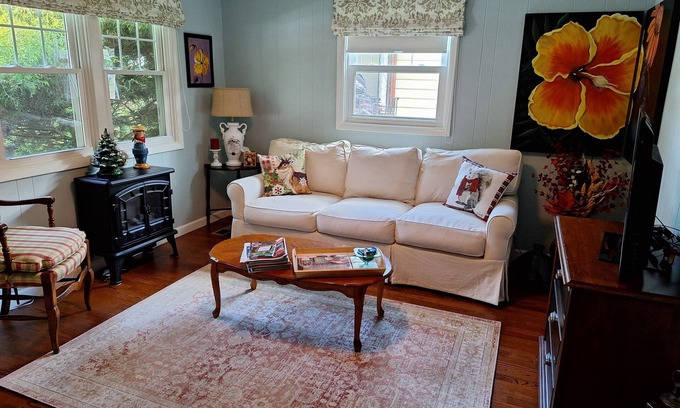Erwin Cottage | Charming 2-bedroom cottage in serene Erwin with AC, WiFi