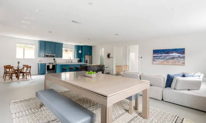 Knox - Henderson House | Charming 2-bedroom duplex in the heart of Lowest Greenville.